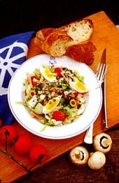 Sommarsallad ombord.