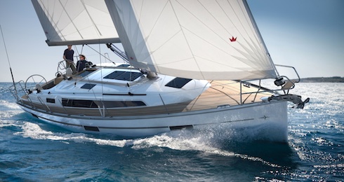 Bavaria Cruiser 37 sailing 