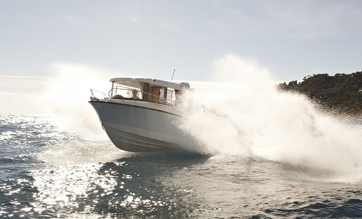 batar_motorbatar_2014_Quicksilver_Pilothouse_Puff_675-pilothouse-running-_re_1660