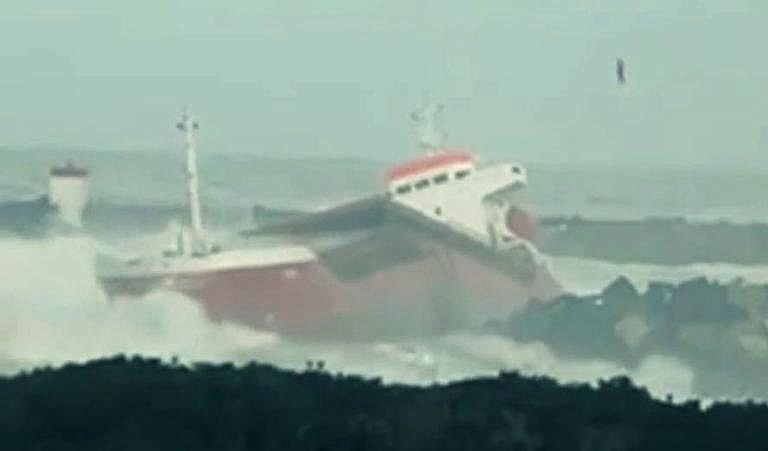 nyheter_2014_Ship_break_puff_2