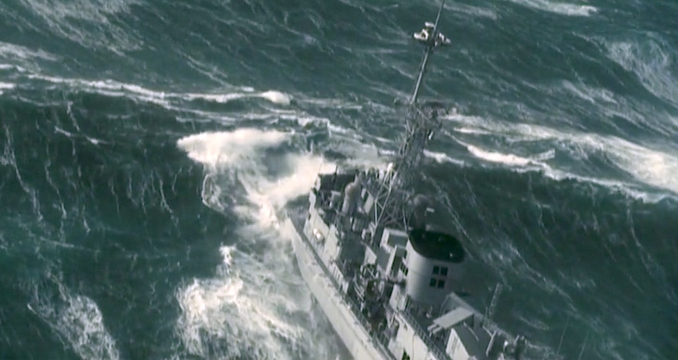 Spektakulart_2015_Stormfrossa_Ingang_Stridsfartyg_i_storm