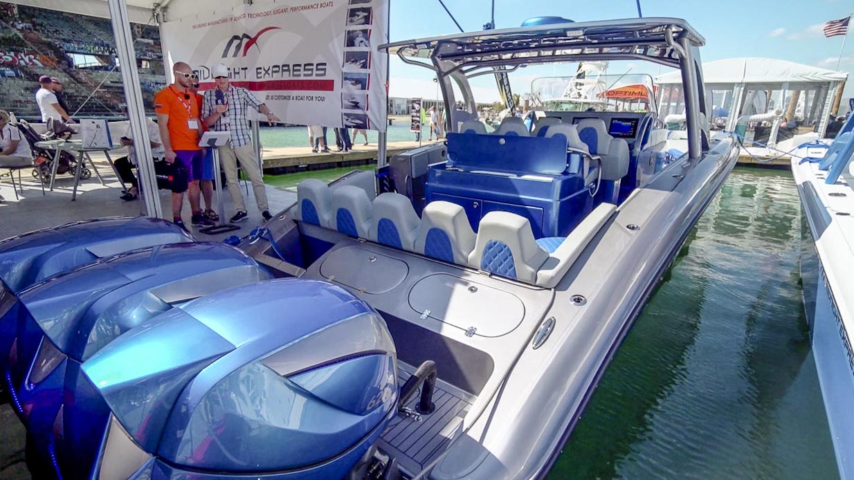 Reportage_2016_Miami_drone_Miami_Boat_Show_motorboats