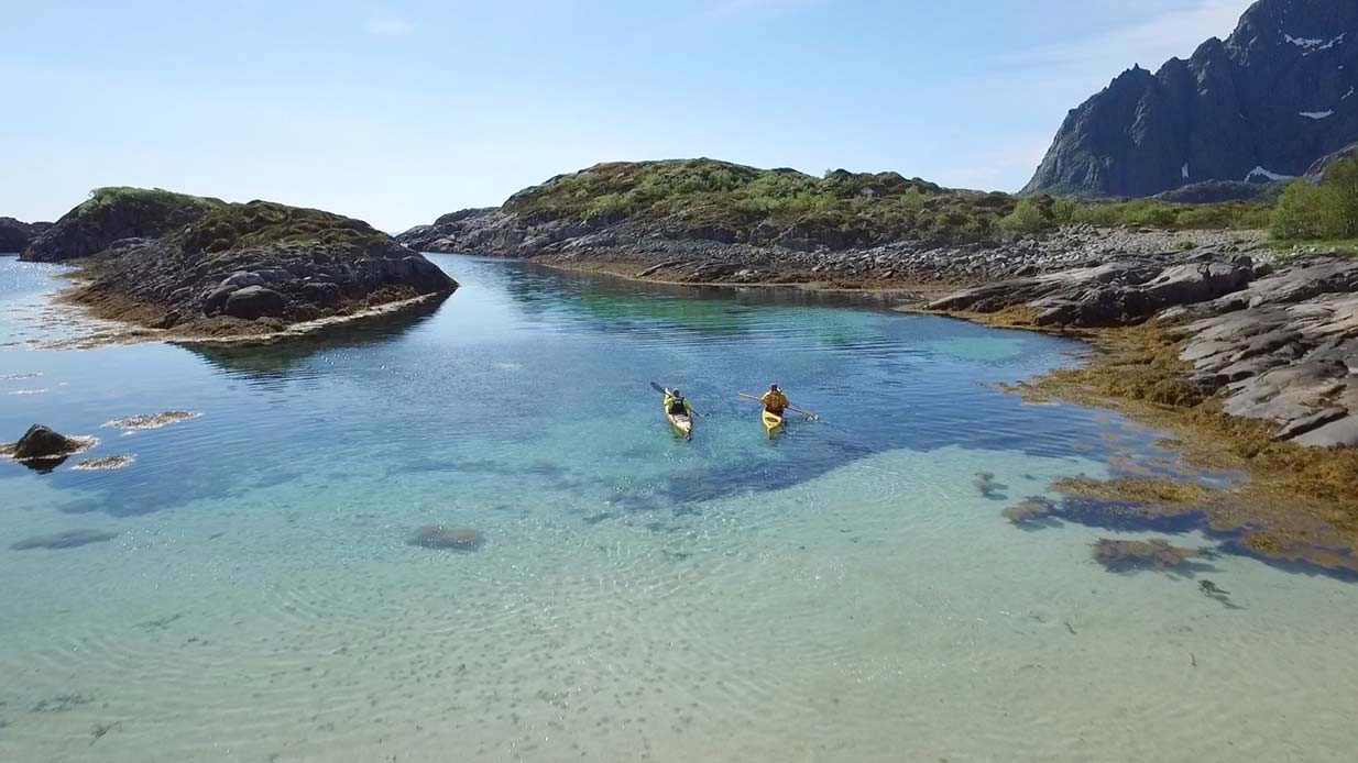 Reportage_2016_LofotenUpptResa_Del3Kajak_puff_paddling2