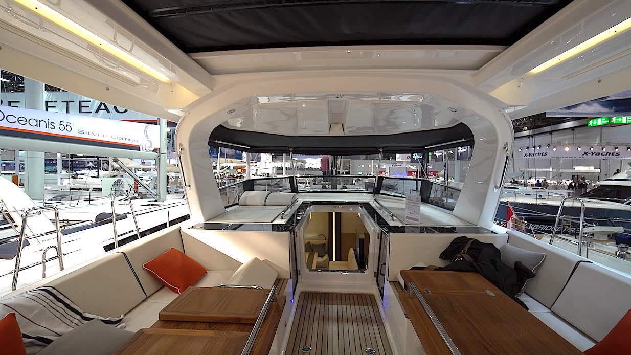 batar_Lyxyachter_2017_OceanisYacht62_Ingang_170125_-_Beneteau_Yacht_62_puff