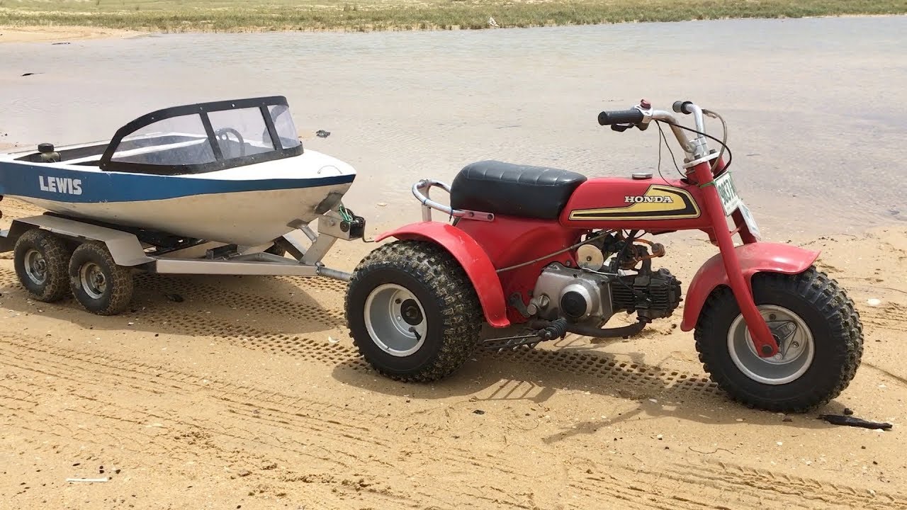 Spektakulart_2019_2-year_old_learns_boating_Kids_learning_boating