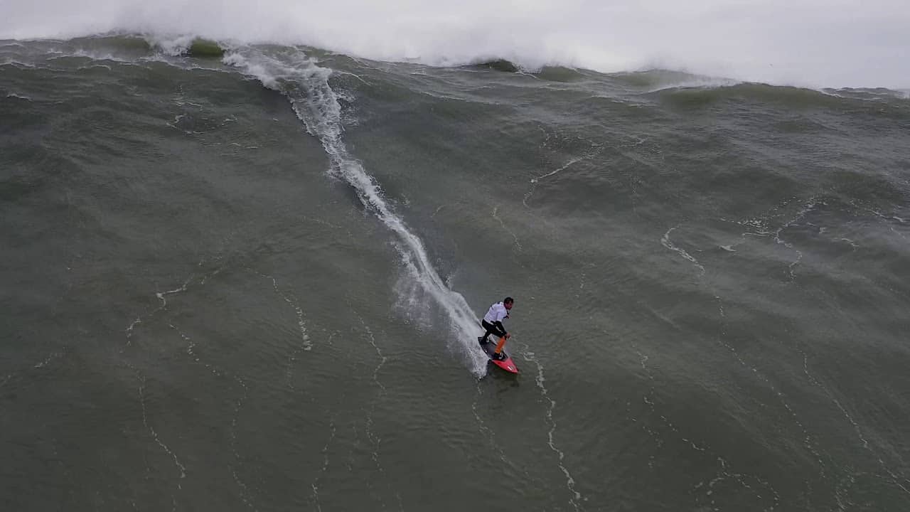 The worlds biggest surfwaves