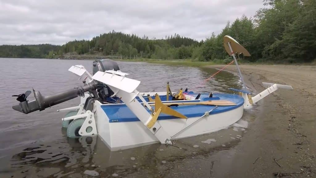 Hydrofoil foiling boat Hydrofoil foiling boat