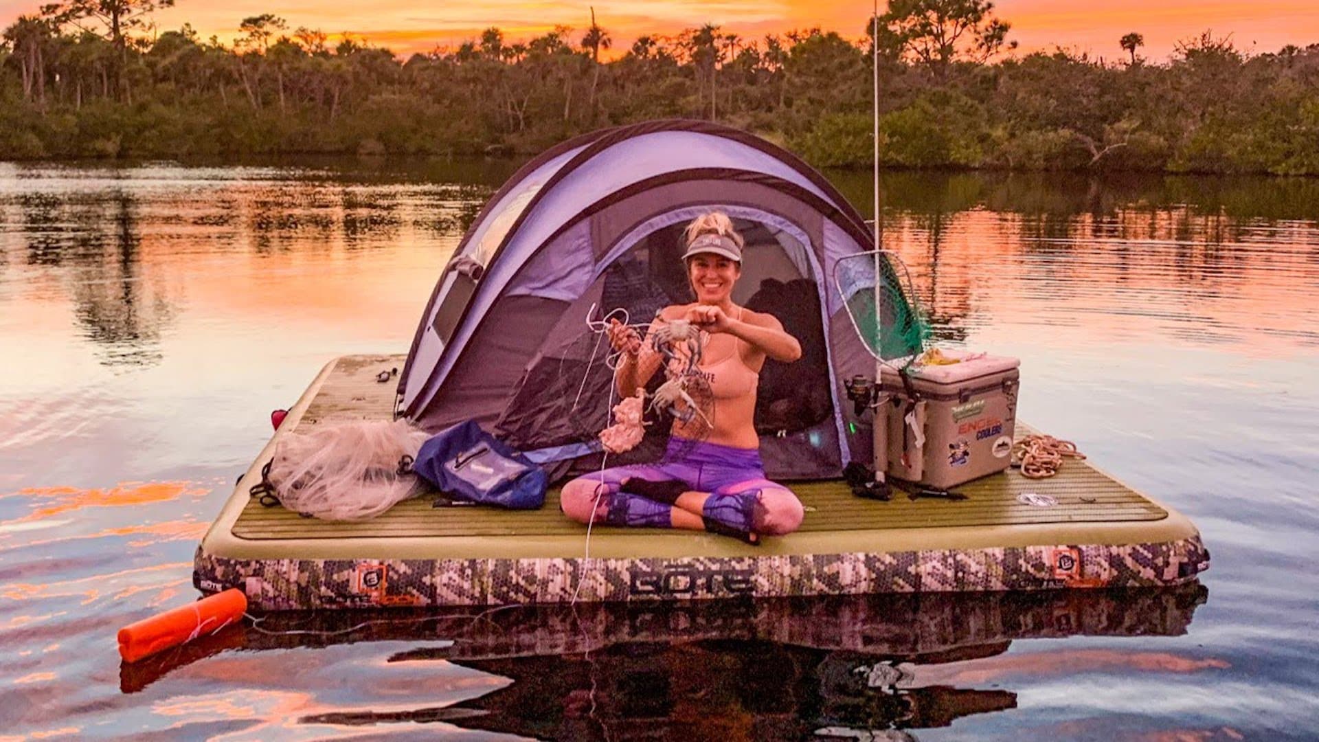 Glamping och fiske på en flotte