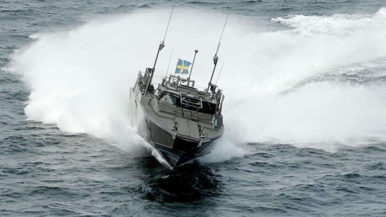 Combat boat 90