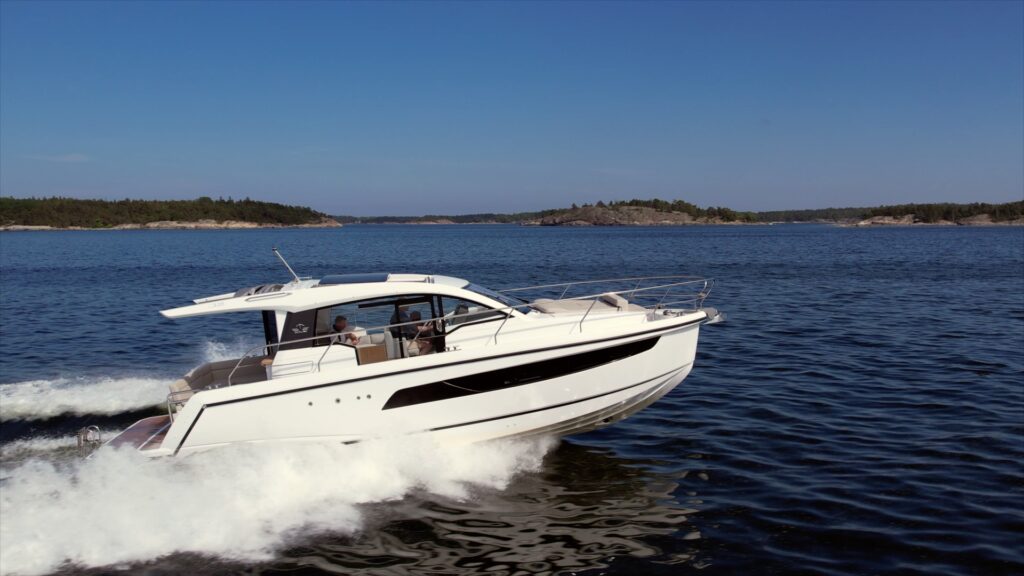 210609 - Sealine 335 Clip 3