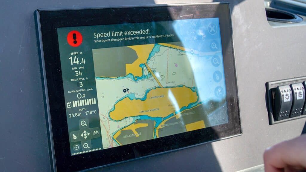 Plotter med den nya De rustar redan nu sina hundratals båtar med denna nya geofencing-lösningen.