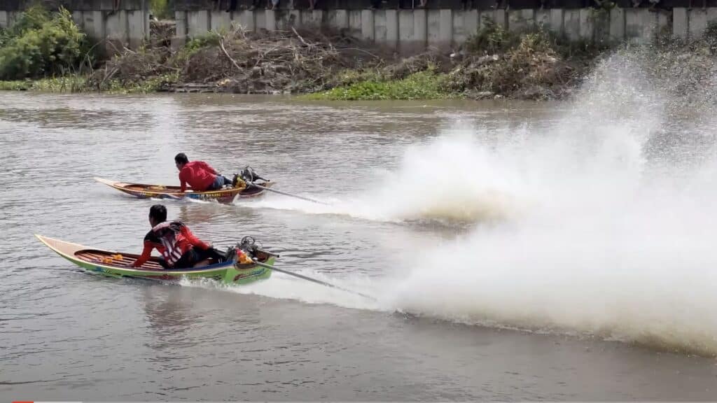 Longboat_traktormotor_sjovild_båtracing_Thailand