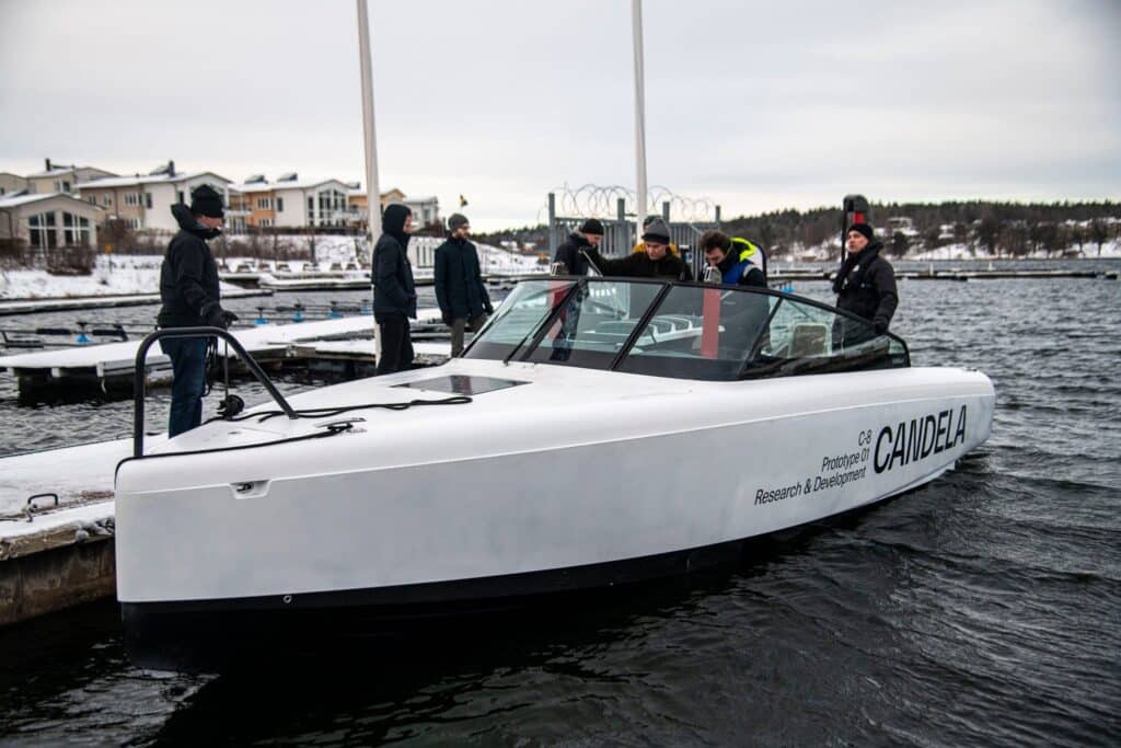 Candela-C-8-fortsta-testen-av-elbaten