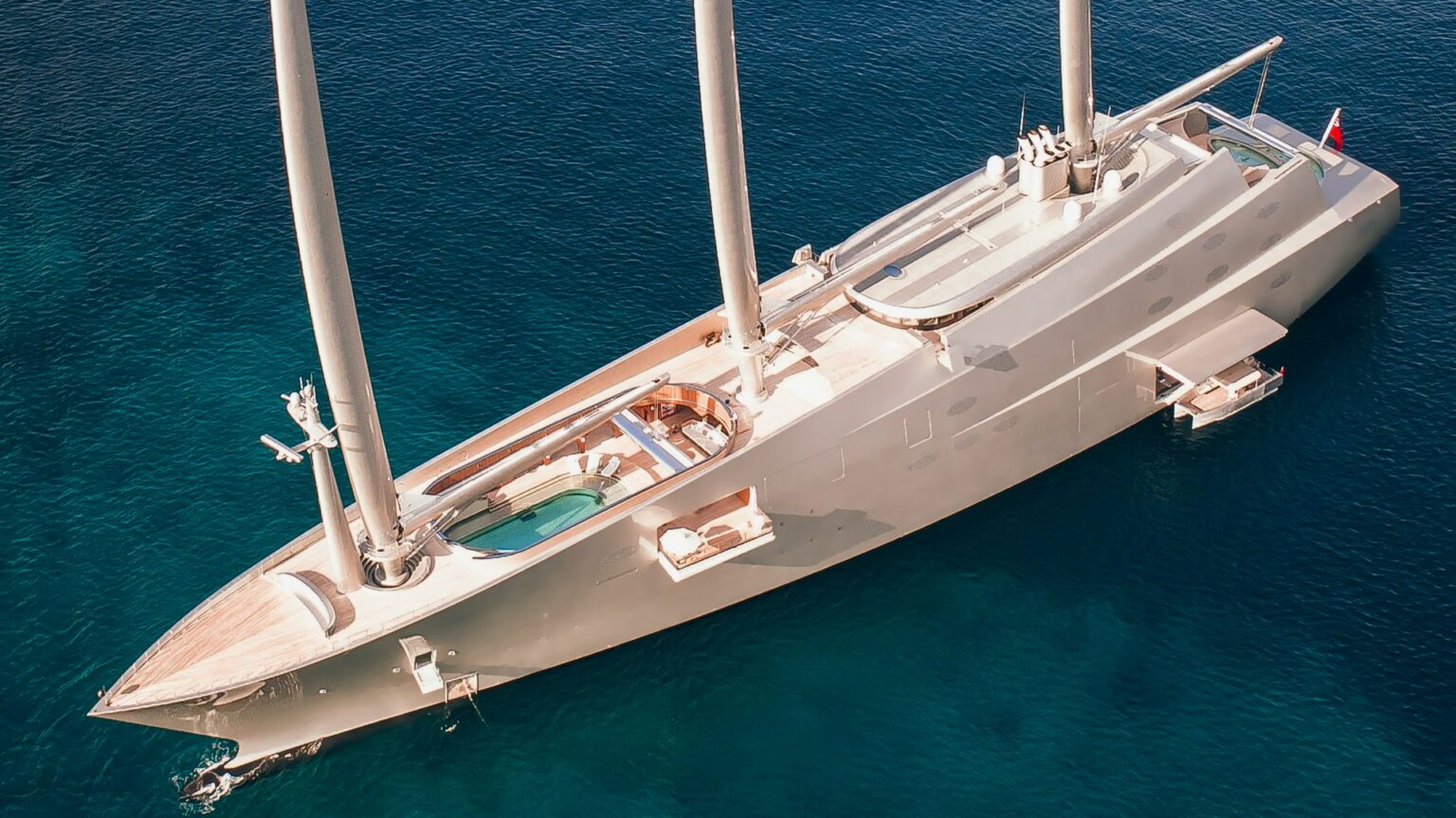 Sailing_Yacht_A_beslagtagen_i_Italien