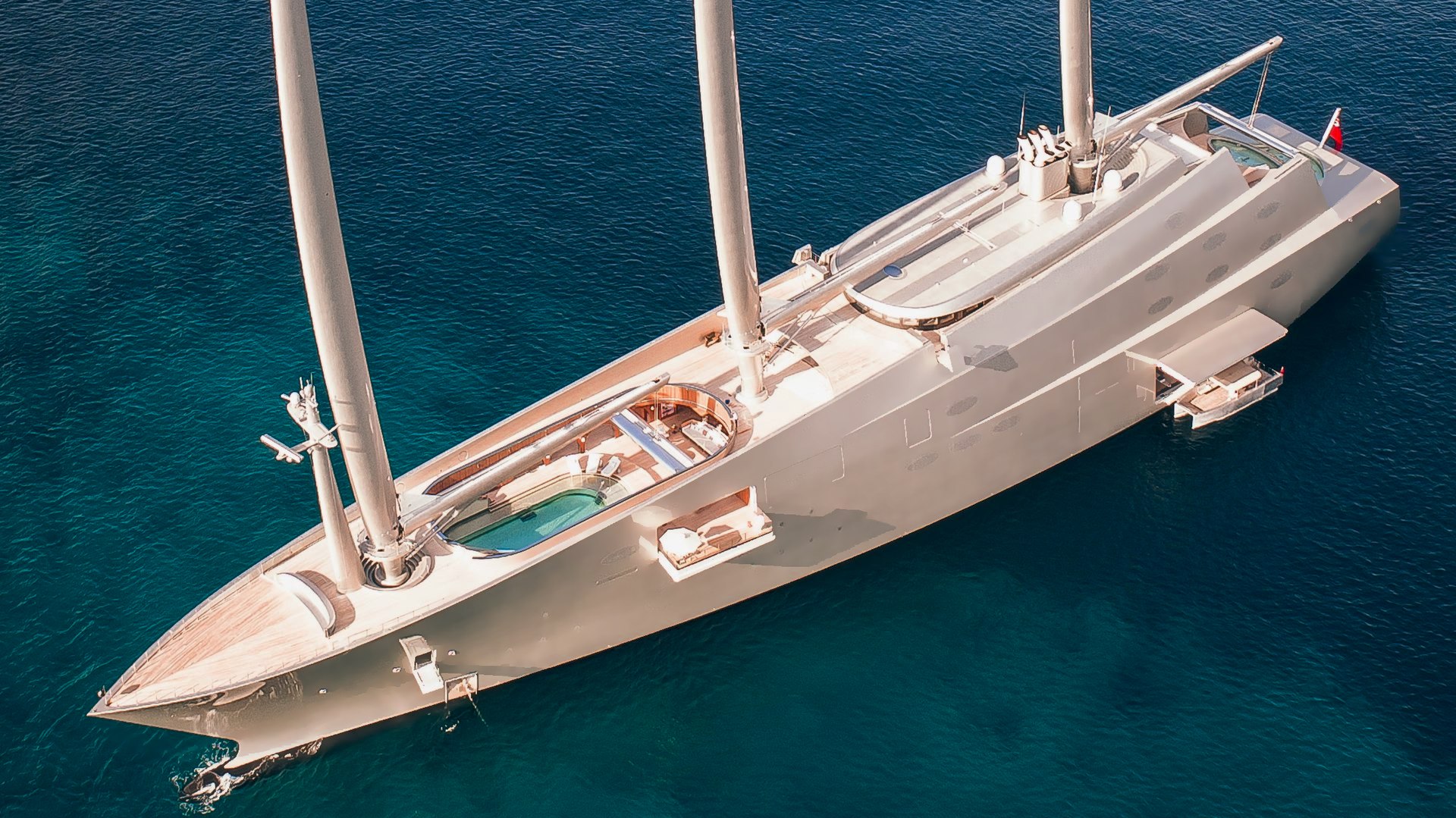 Sailing_Yacht_A_beslagtagen_i_Italien