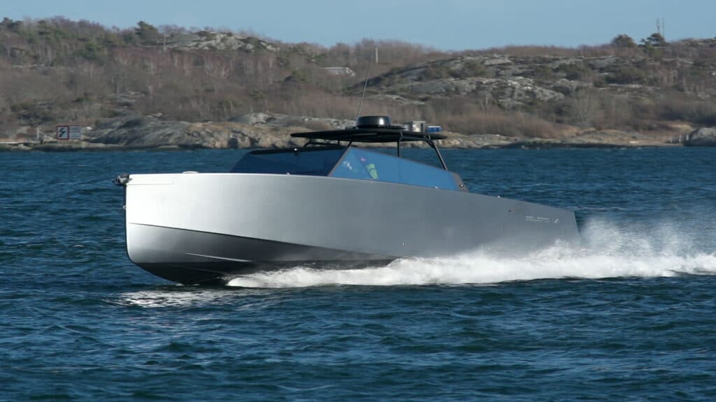 Goldfish_43_Ocean_Exterior