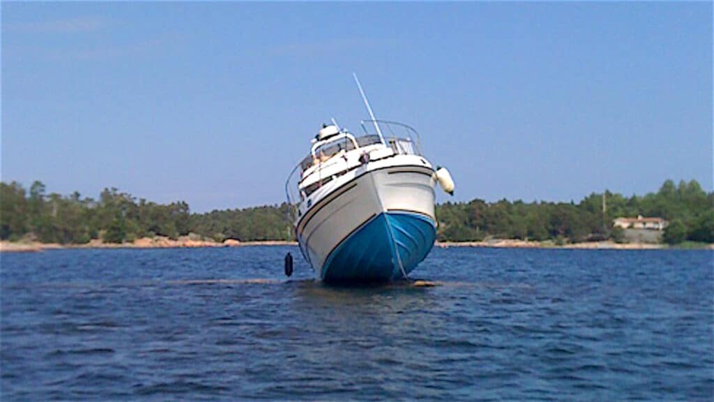 Bat_pa_grund_Sjofartsverket