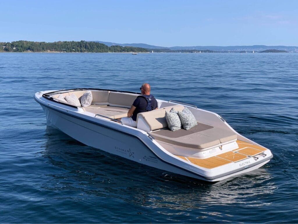Strana-electric-boat