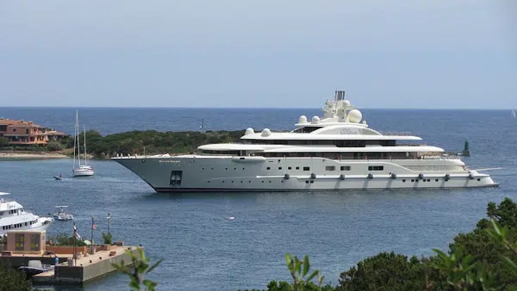 Dilbar_lyxjakt_Oligark_beslagtagen