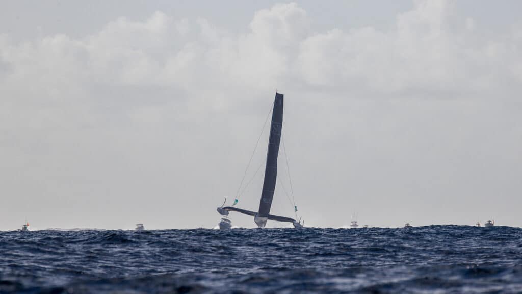 Trimaran-mot-Guadelope-Route-du-Rhum