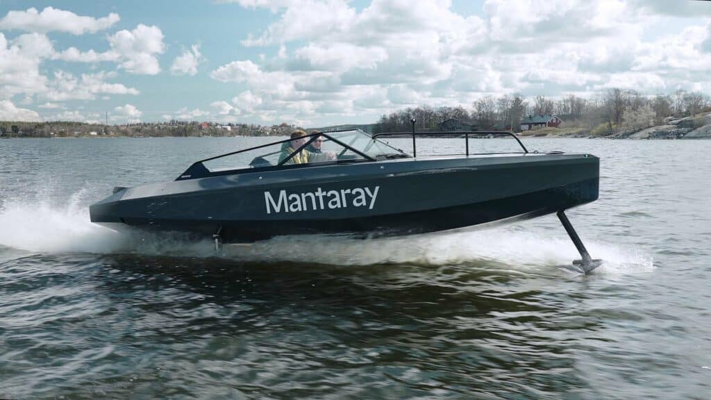 Mantaray-eldriven-motorbat
