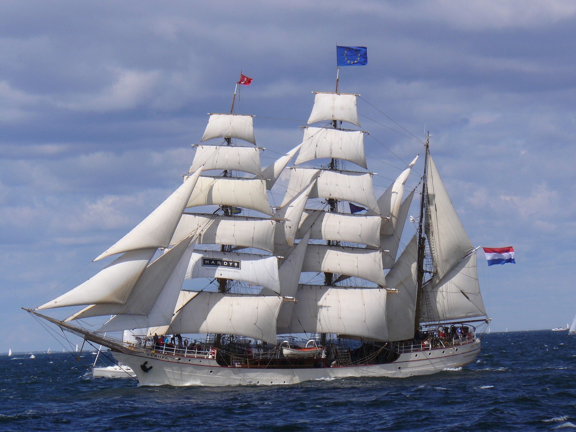 Barken_Europa_under_segel