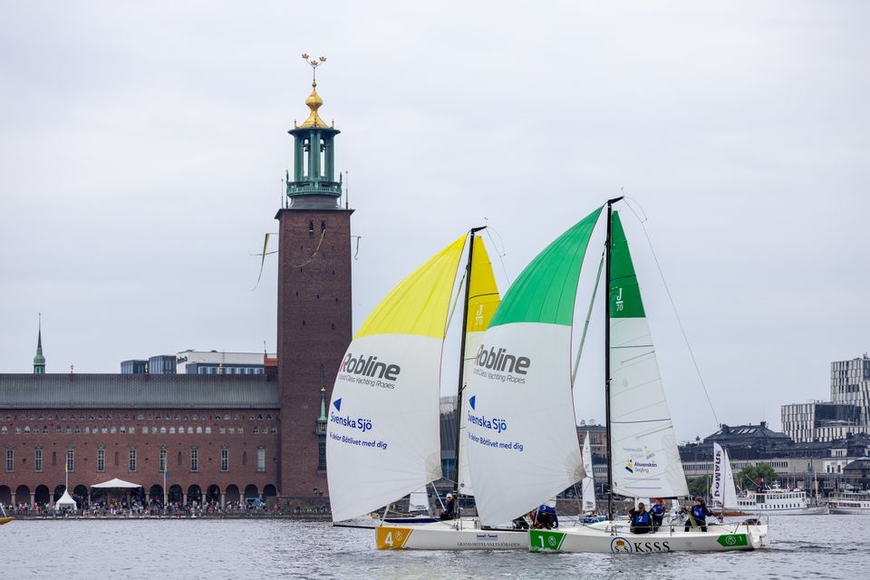 Seglingsvild_womwn_on_water