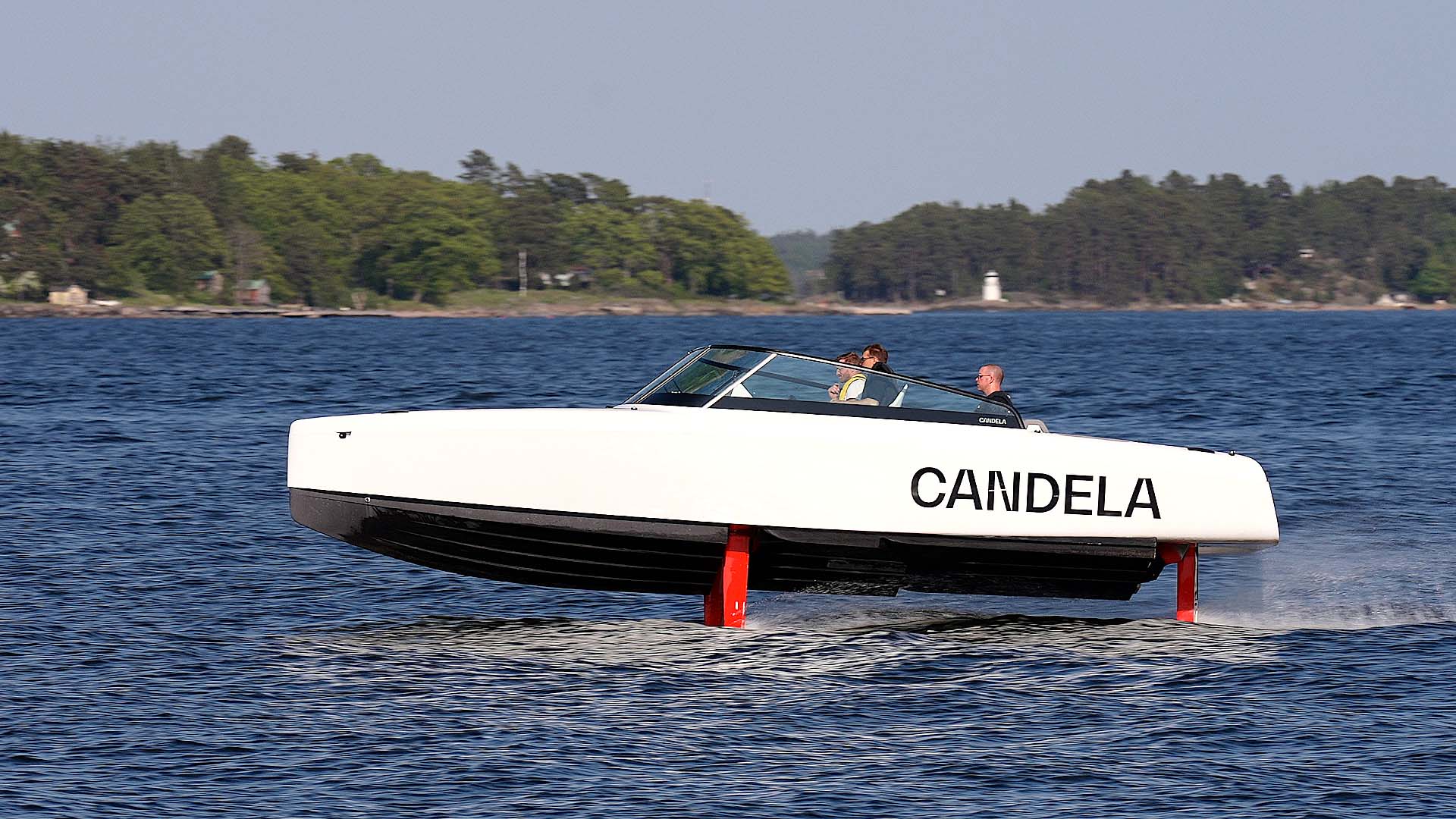 Test: Candela C-8 – Hamnen testar det svenska foilingundret