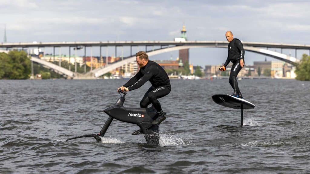 Kia-EV6-och-eldriven-surfing-i-Stockholm