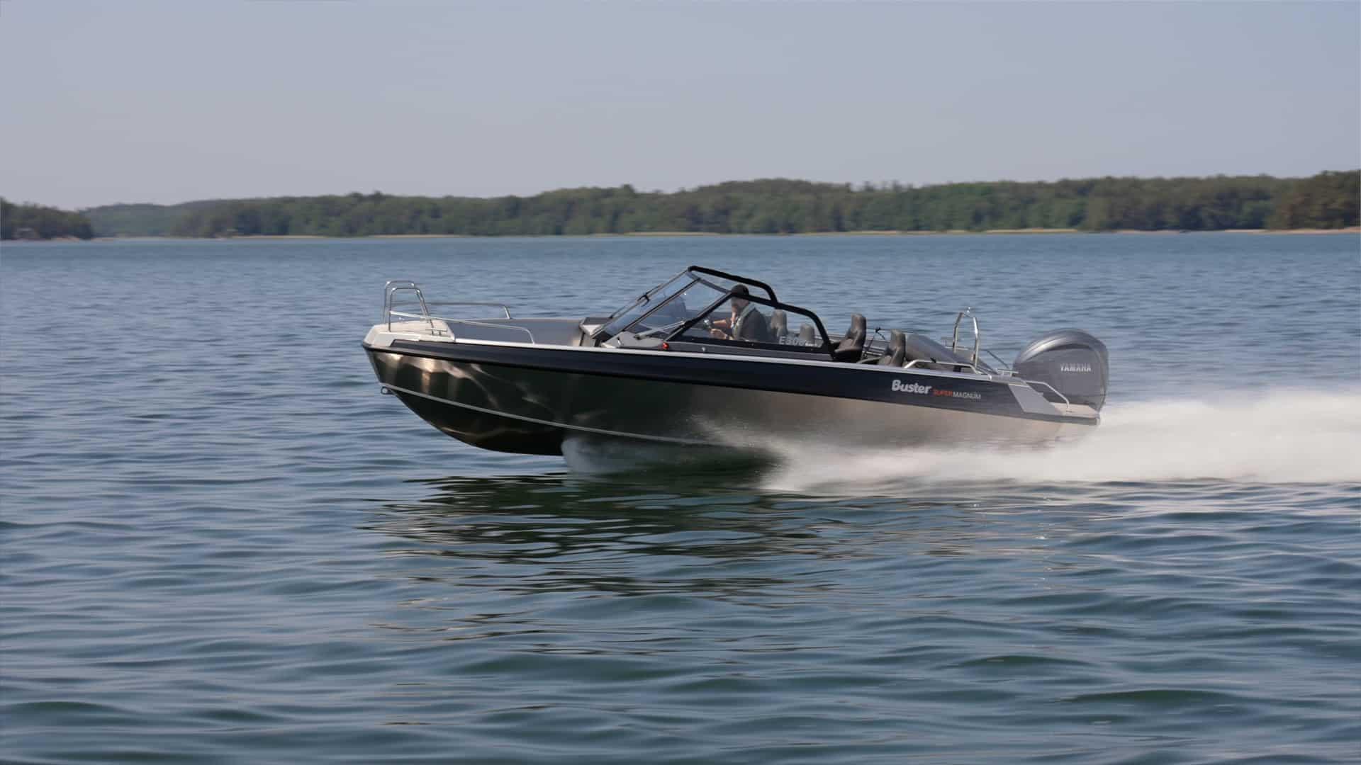 Test: Buster SuperMagnum – nya grepp i gammal trotjänare