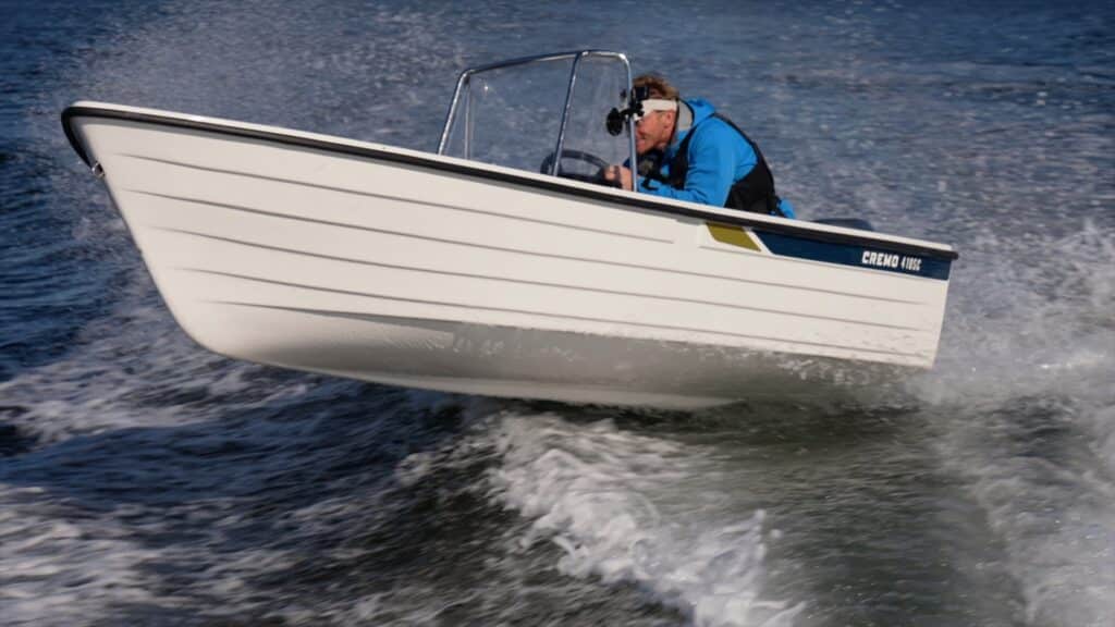 Hamnen-testar-styrpulpetbåten-Cremo-410-SC.