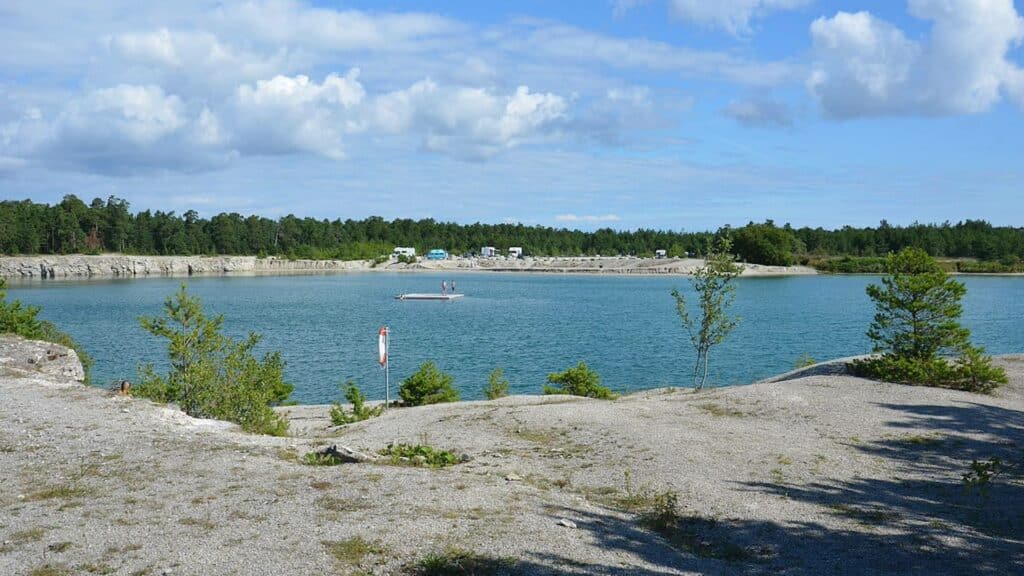 Konstgjord-lagun-djurgården