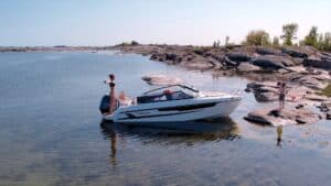 Batsemester-med-liten-motorbat-i-Stockholms-skargard
