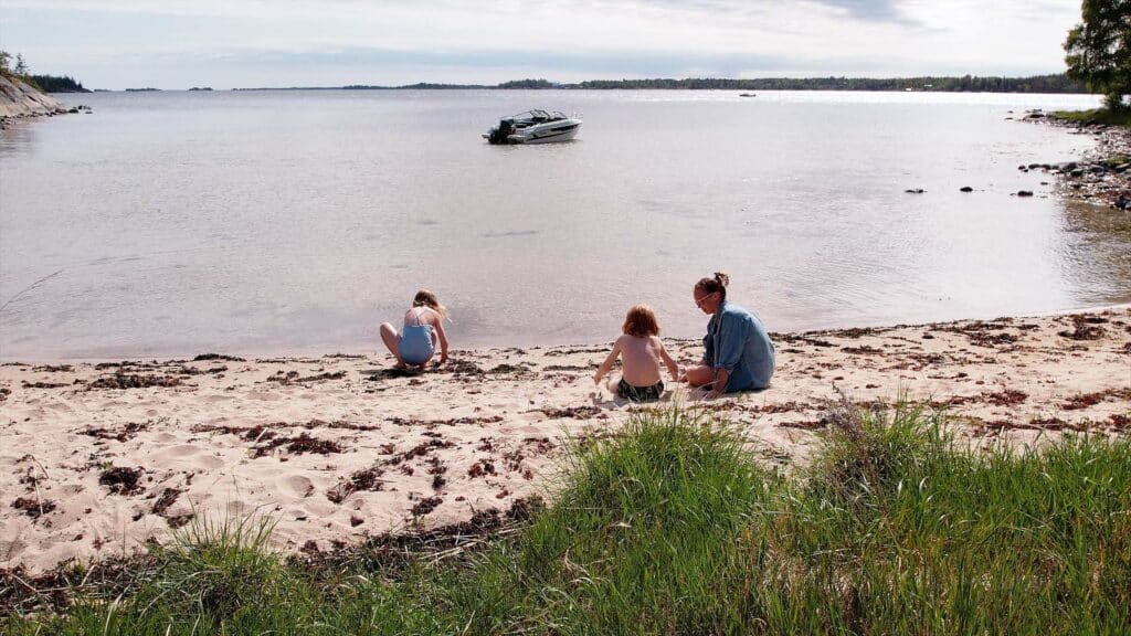 FamiljesemesterYamarin-barn-strand