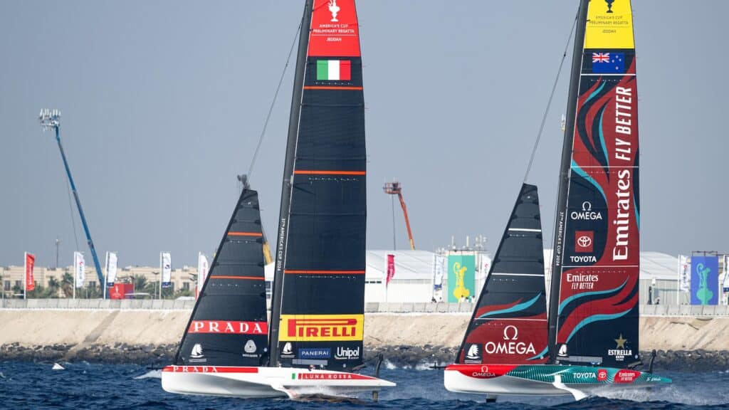 Lunda-Rossa-Prada-Pirelli-mot-Emirates-Team-New-Zealand-matrace-Jeddah