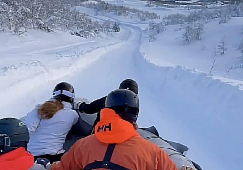 Boat_down_a_skislope