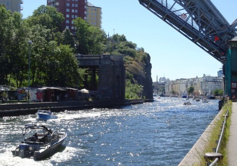 Danviksbron stänger för båtar högre än 10 meter under säsongen 2026.