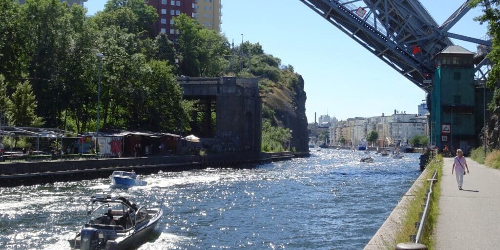 Danviksbron stänger för båtar högre än 10 meter under säsongen 2026.