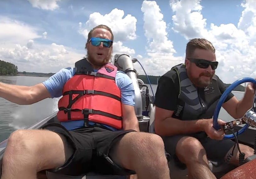 Drag racing jet boat