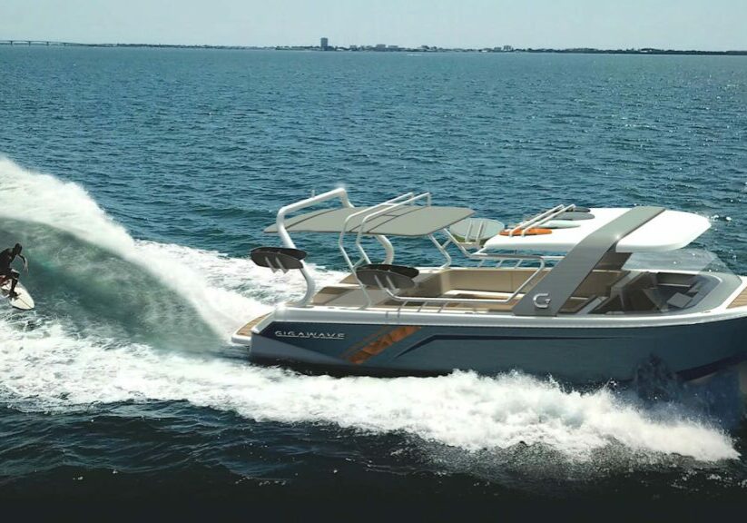 Electric wakeboard boat Gigawave 1