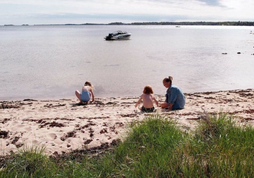 FamiljesemesterYamarin-barn-strand