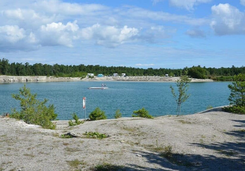 Konstgjord-lagun-djurgården