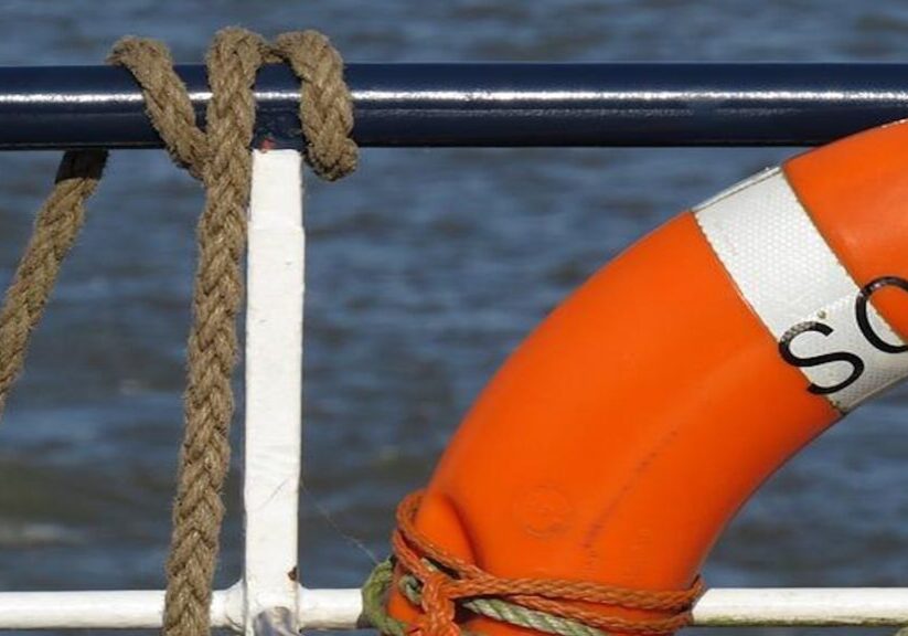 En knop som är bra att kunna och en livboj är exempel på Moorys säkerhetstips till alla båtägare.
