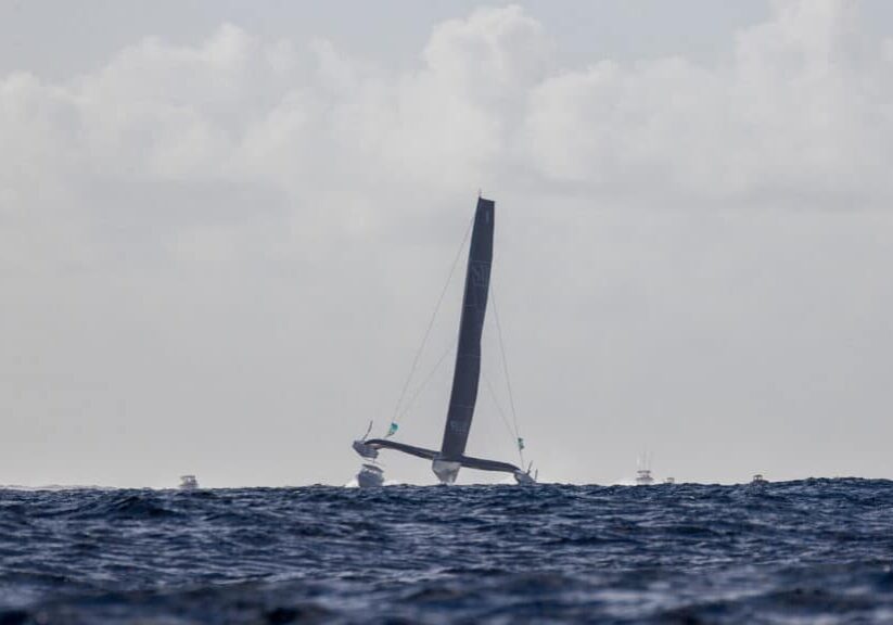 Trimaran-mot-Guadelope-Route-du-Rhum