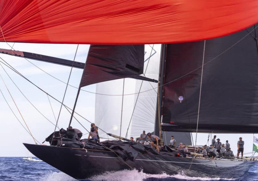 Fem av fem vinster hittills för Svea i Maxi Yacht Rolex Cup utanför Sardiniens kust.