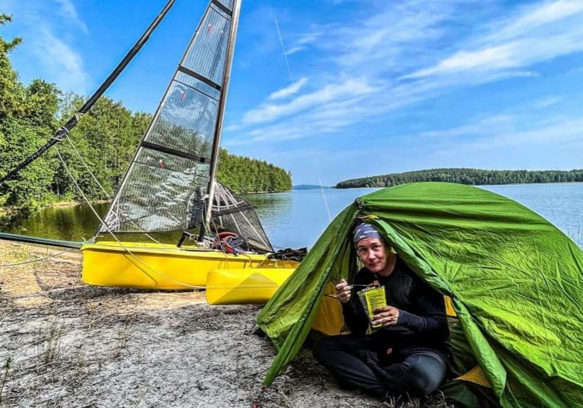 Juho–Youtube-kanalen-Alluring-Arctic-Sailing-trimaran-Finska-sjöar