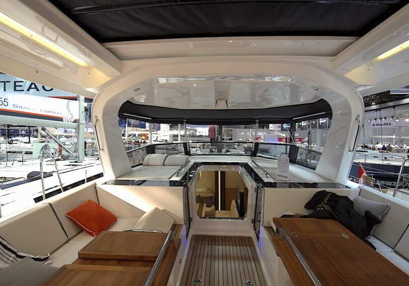 batar_Lyxyachter_2017_OceanisYacht62_Ingang_170125_-_Beneteau_Yacht_62_puff