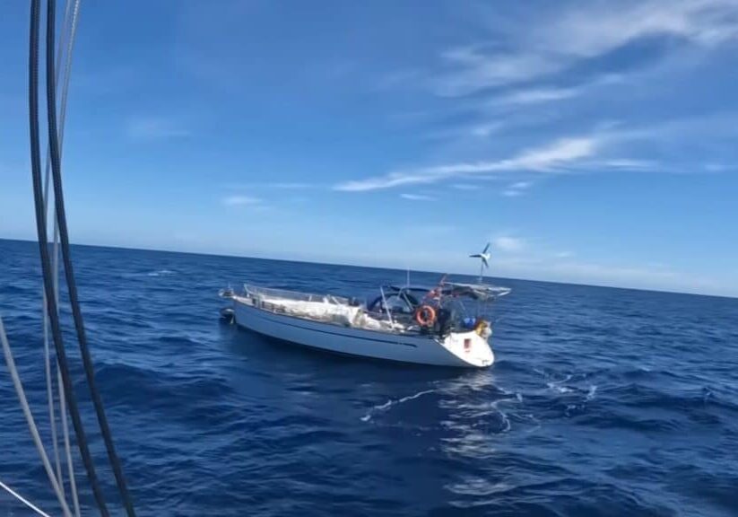 Sailing Zinagros youtube-serie i tre delar visar deras insats för att undsätta en fransk besättning över 1200 sjömil från land.