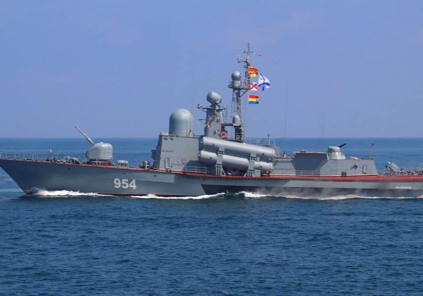 Krigsskeppet sänktes med hjälp av så kallade ”kamikazedrönare”.