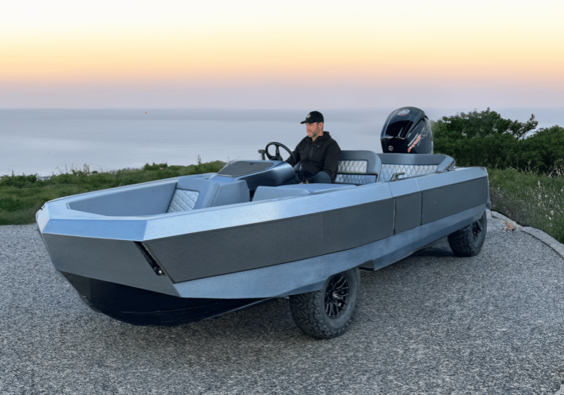 WaterCar EV den eldrivna amfibiefarkosten som vill göra övergången från land till vatten busenkel.
